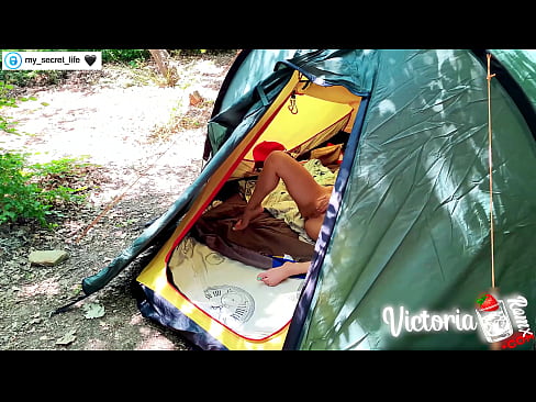 ❤️ Filmed on camera Passionate jerk off Stranger in a tent ❤️ Porno at us ❌